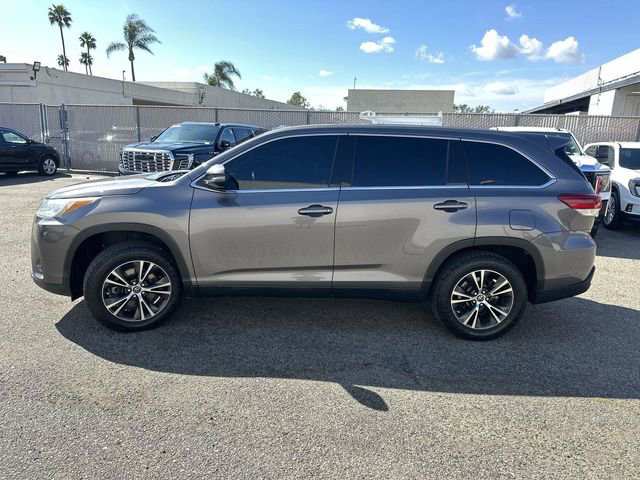 Used 2019 Toyota Highlander LE w/ Carpet Mat Package (TMS) image 7