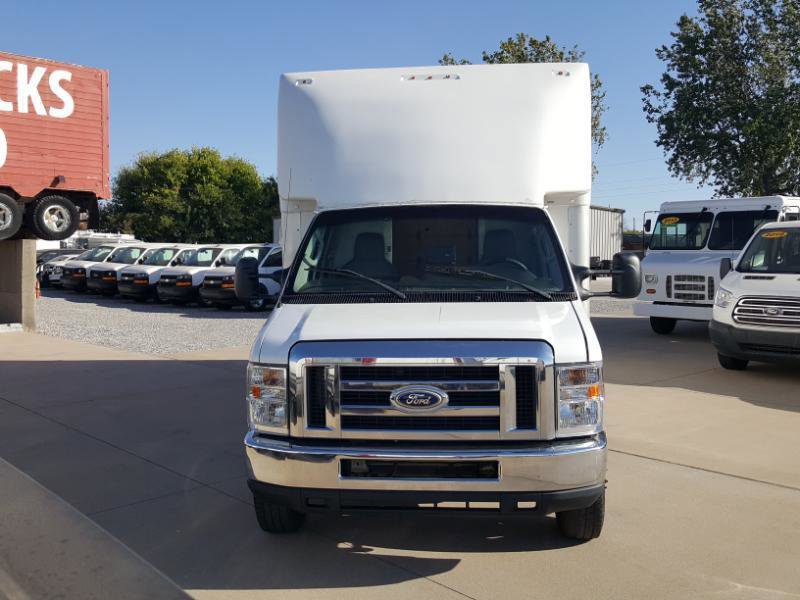 Used 2016 Ford E-450 and Econoline 450 Super Duty RWD image 4