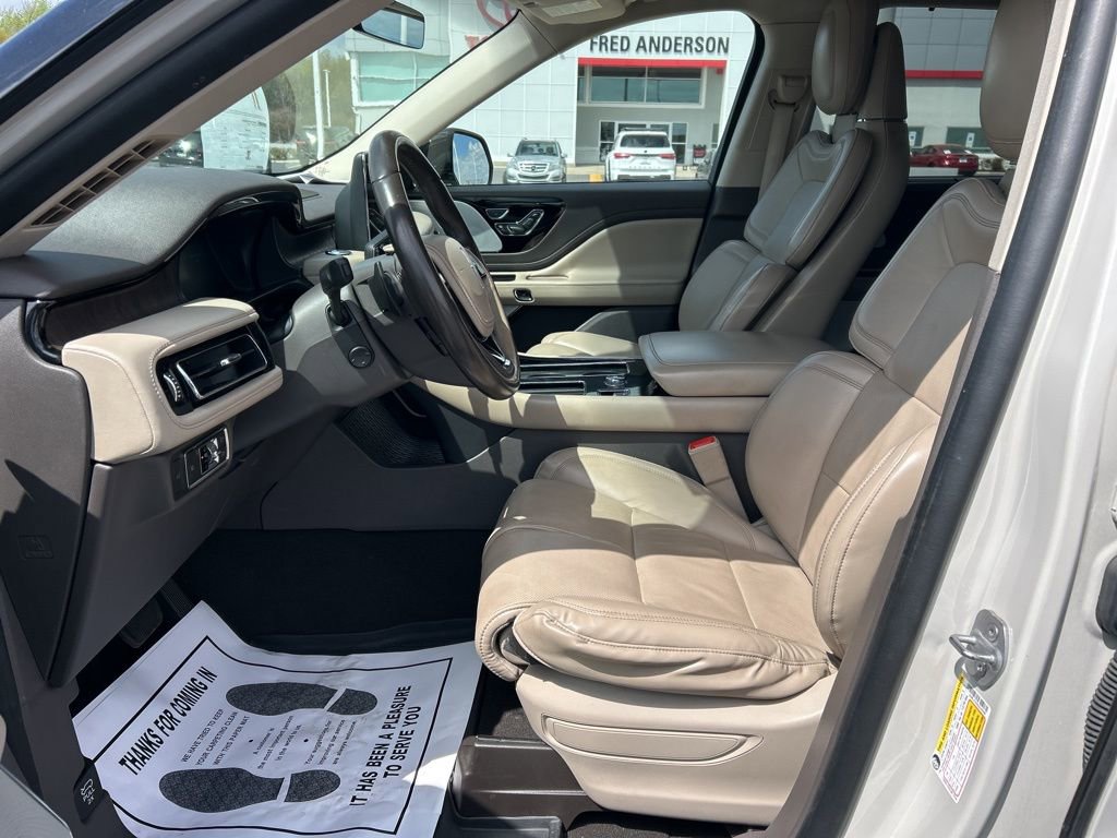Used 2020 Lincoln Aviator Reserve w/ Equipment Group 202A image 2