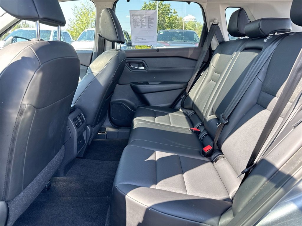 Used 2023 Nissan Rogue SV w/ SV Premium Package image 23