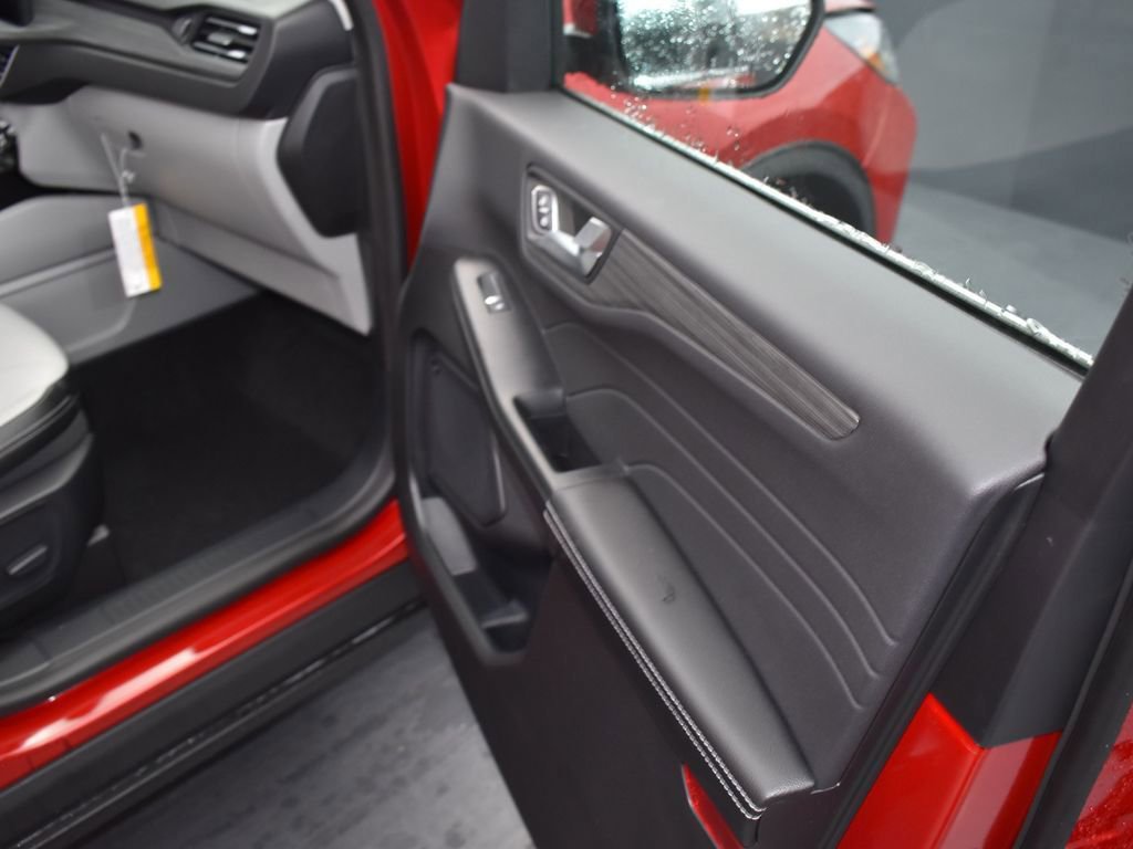 New 2025 Ford Escape SE w/ PHEV Premium Package FWD image 17