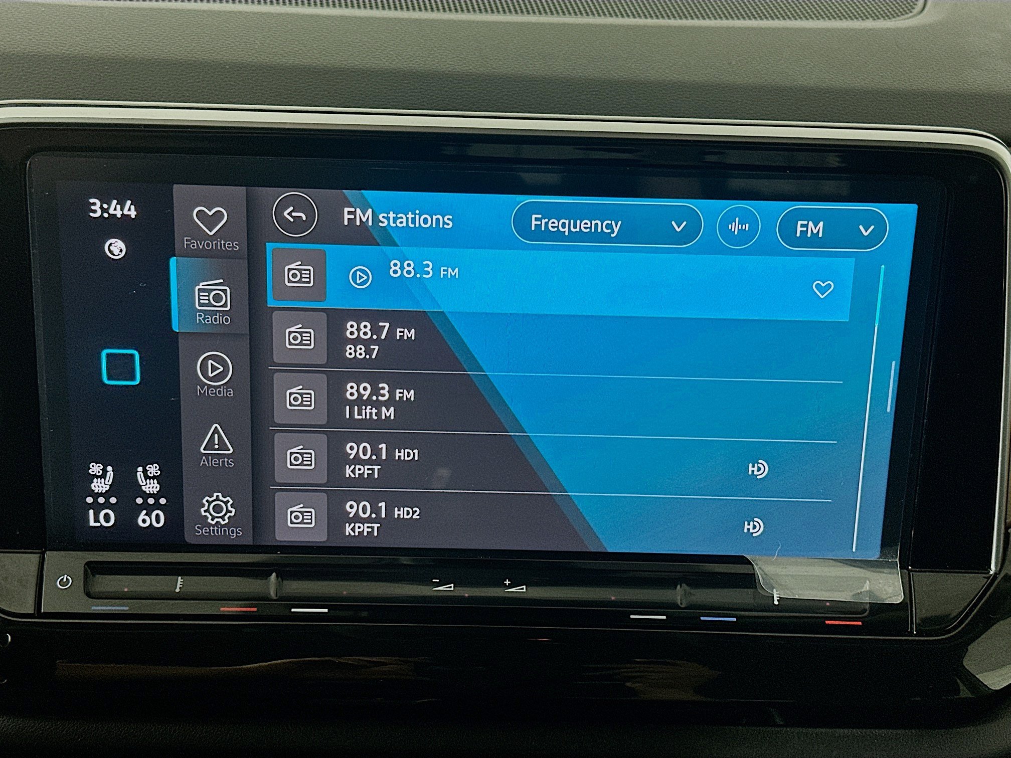 Used 2024 Volkswagen Atlas SE w/ Black Wheel Package FWD image 21