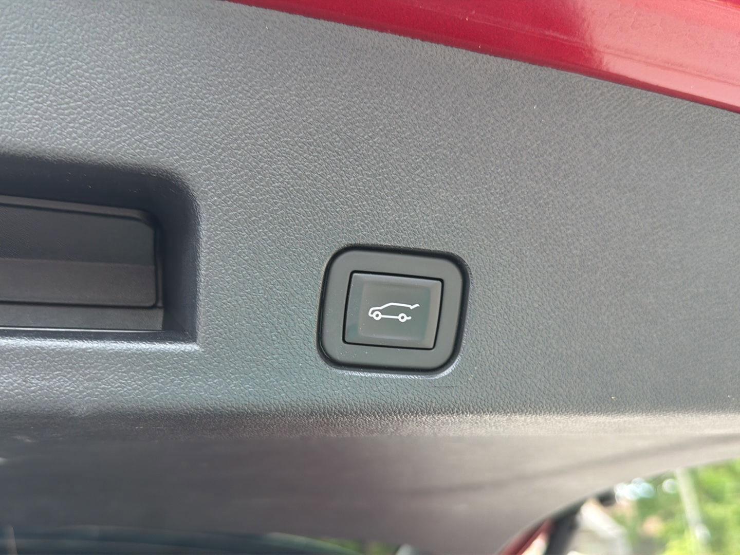 Used 2025 Chevrolet Traverse LT FWD image 34