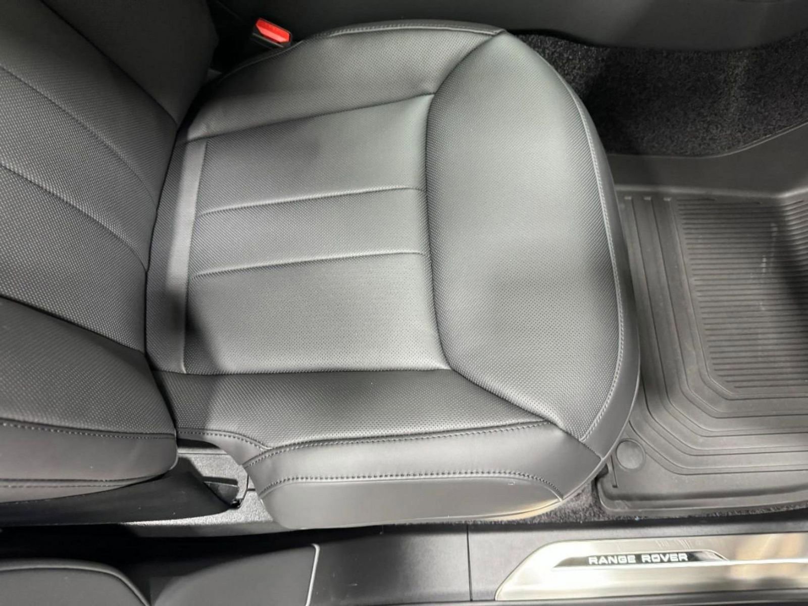 New 2026 Land Rover Range Rover Long Wheelbase SE image 19