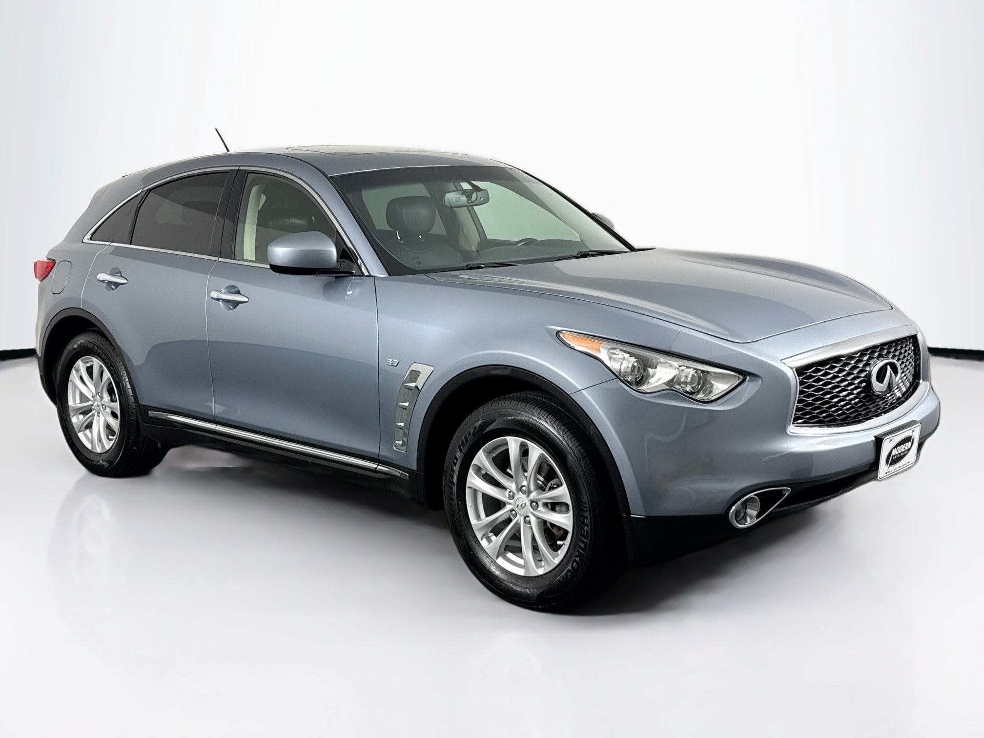 Used 2017 INFINITI QX70 AWD image 2