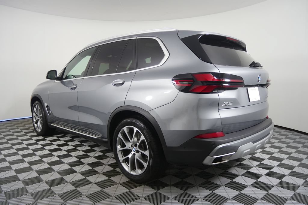 Certified 2026 BMW X5 sDrive40i w/ Premium Package RWD image 3