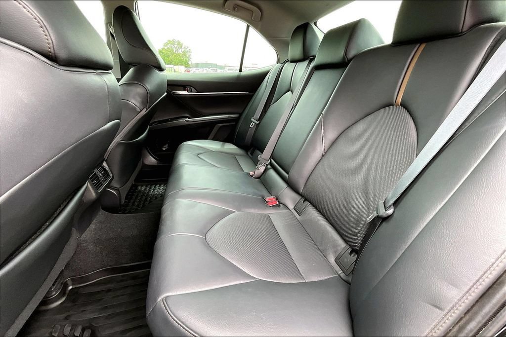 Used 2020 Toyota Camry XLE w/ Sunroof Package FWD image 25