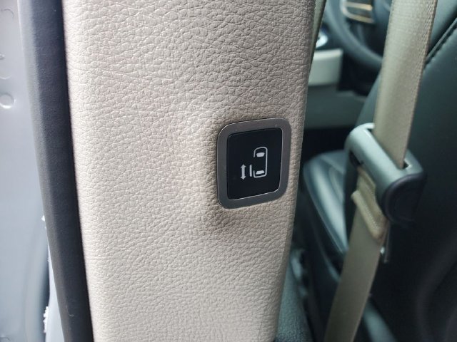 Used 2024 Chrysler Pacifica Touring-L FWD image 26