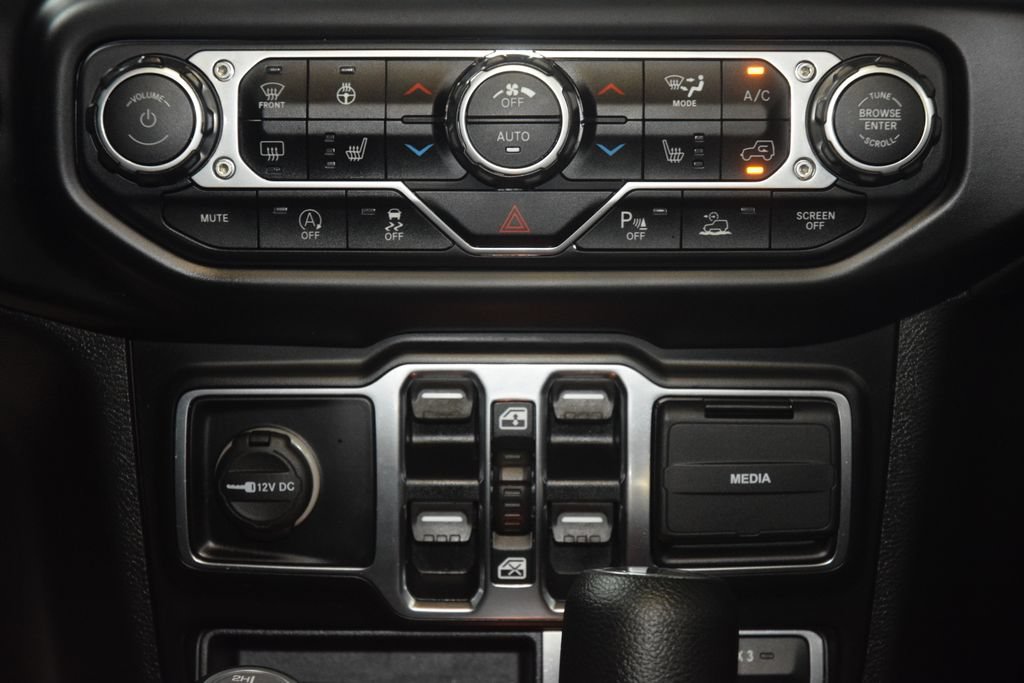 Used 2021 Jeep Wrangler Unlimited Sahara AWD/4WD image 32