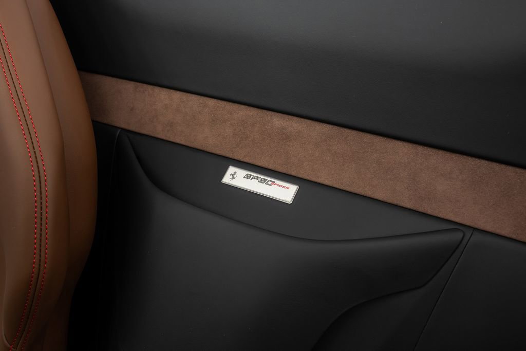 Used 2023 Ferrari SF90 Spider Base image 47