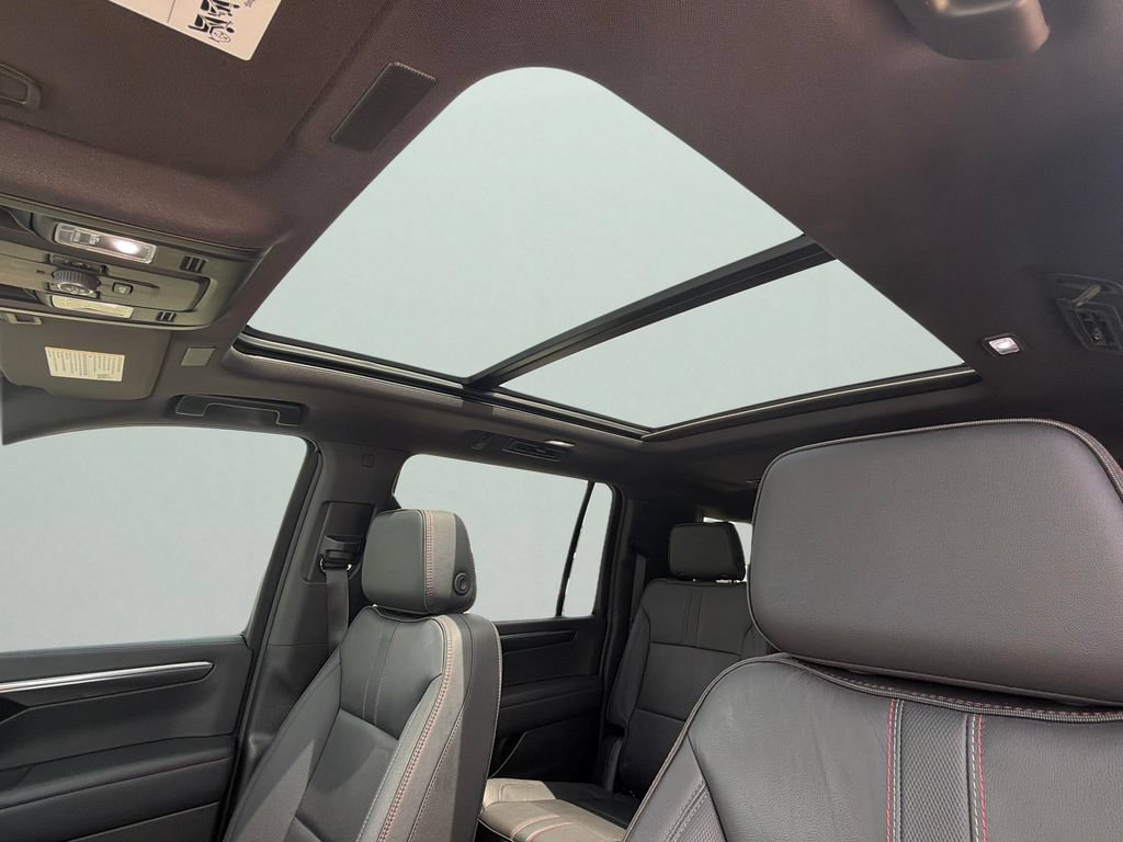 Certified 2025 Chevrolet Suburban RST w/ Comfort Package AWD/4WD image 30