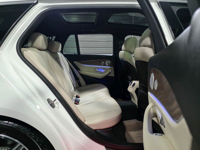 Used 2017 Mercedes-Benz E 400 4MATIC Wagon image 17