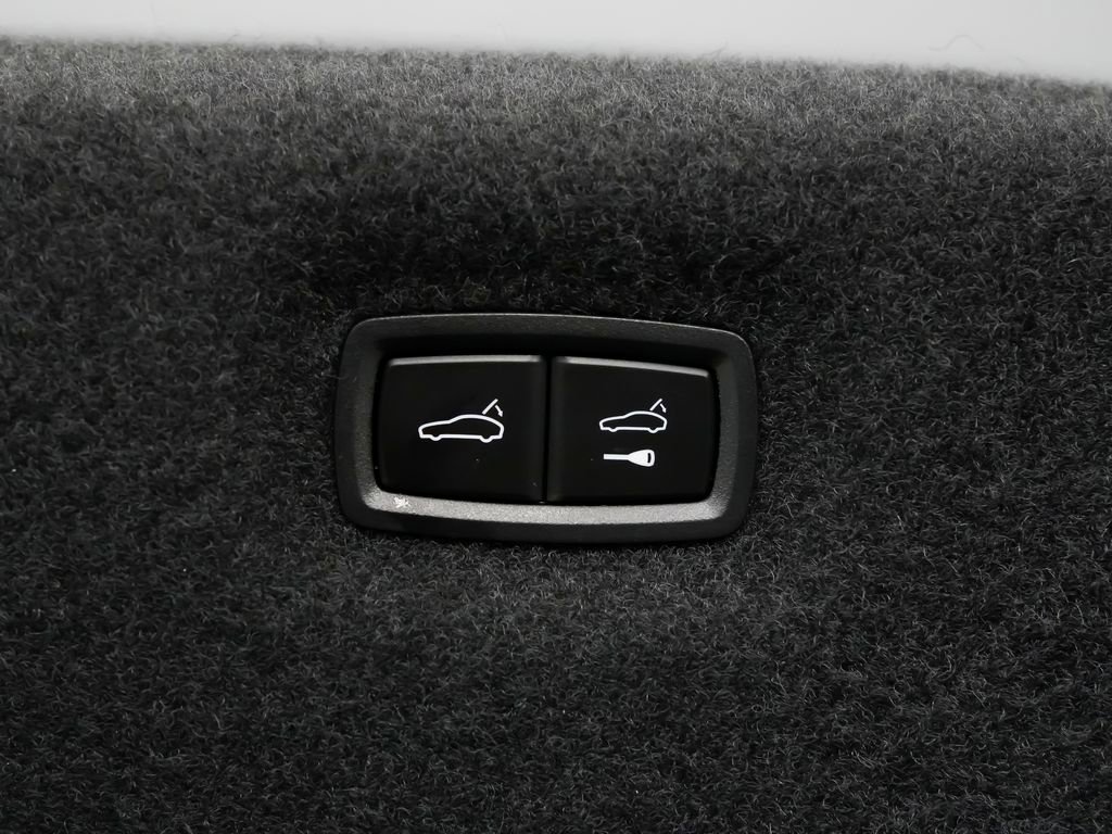 Certified 2025 Porsche Taycan AWD/4WD image 14