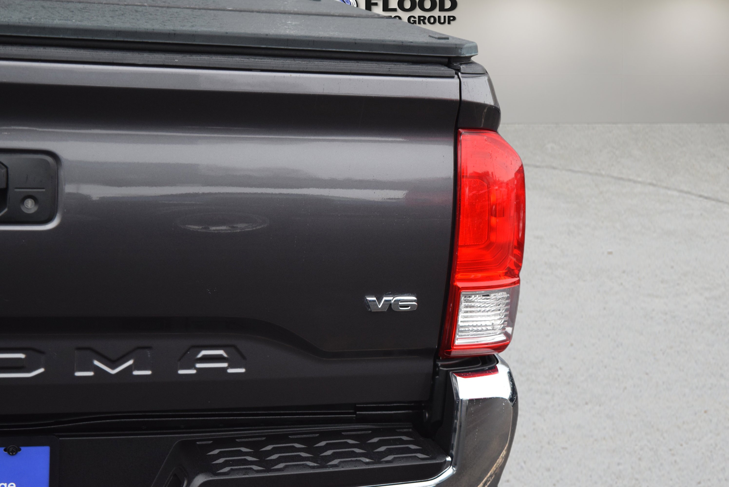 Used 2017 Toyota Tacoma SR5 w/ Tow Package image 6