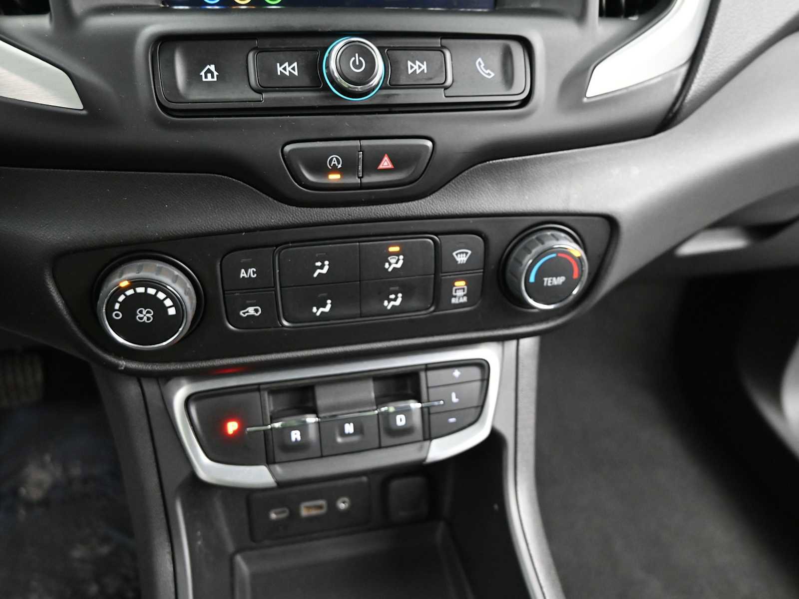 Used 2024 GMC Terrain SLE image 18