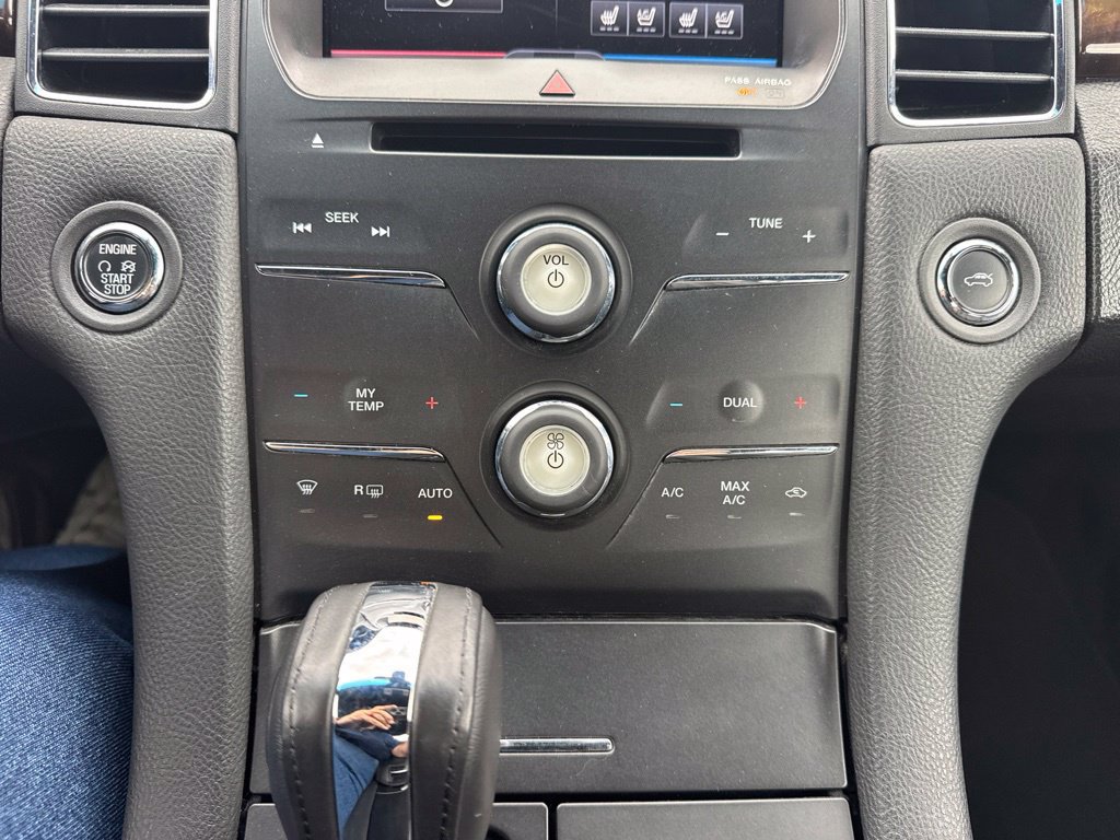 Used 2015 Ford Taurus Limited FWD image 28