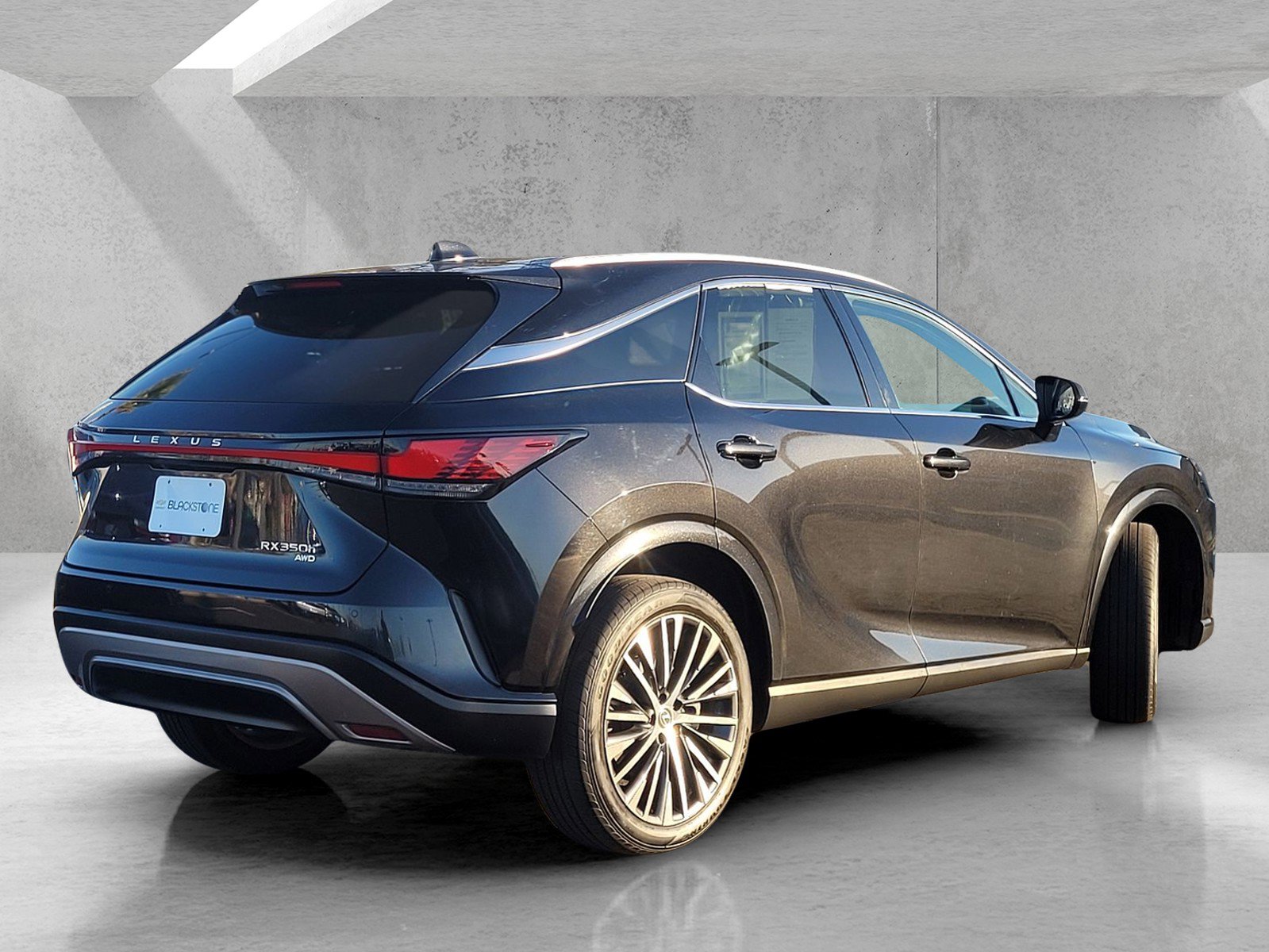 Used 2023 Lexus RX 350 w/ Accessory Package (Z1) image 4