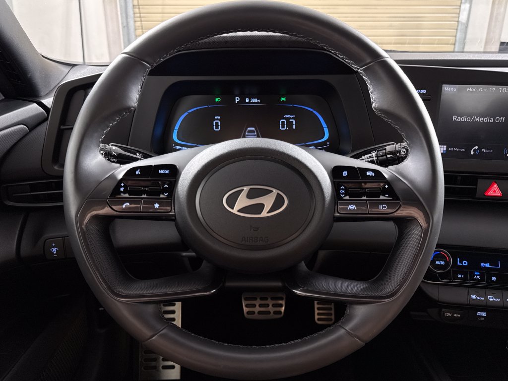 Used 2025 Hyundai Elantra Sport FWD image 16