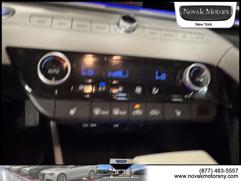 Used 2025 Hyundai Elantra Limited FWD image 19
