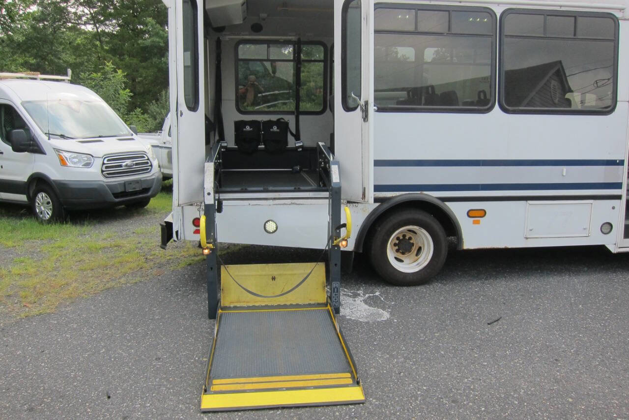 Used 2014 Ford E-450 and Econoline 450 Super Duty w/ Shuttle Bus Prep Package image 2