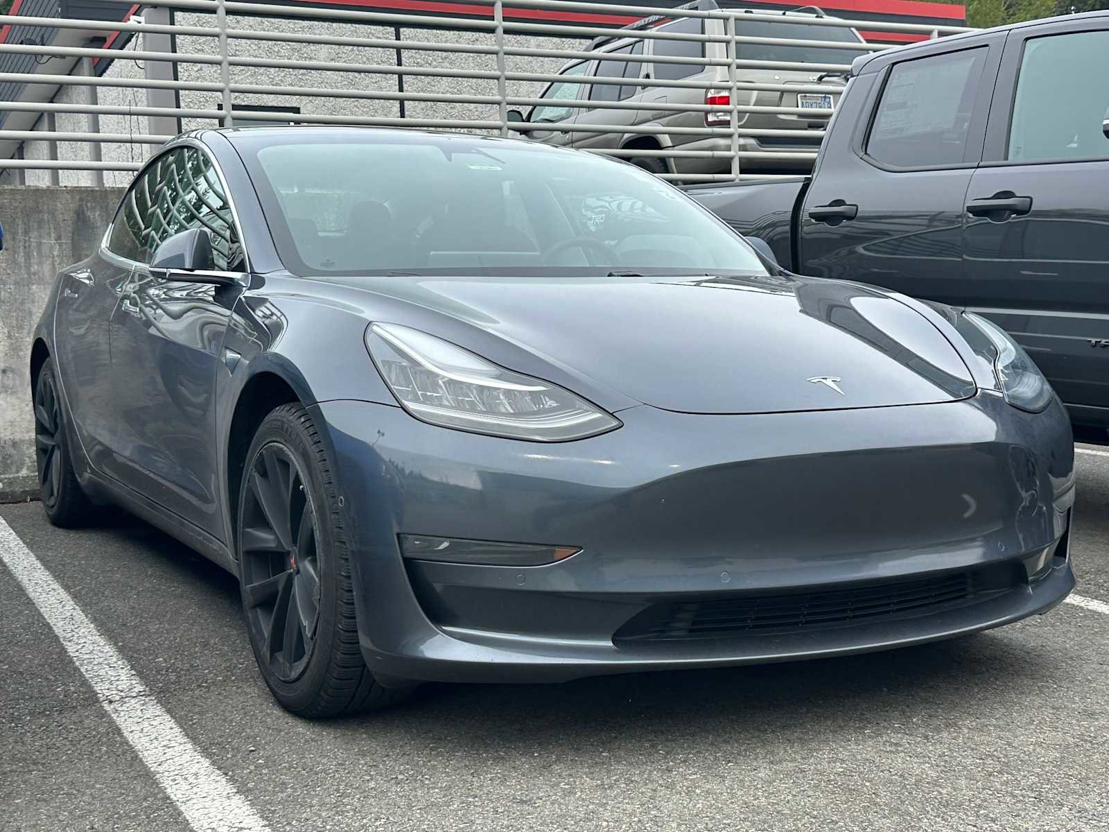Used 2020 Tesla Model 3 Standard Range image 3