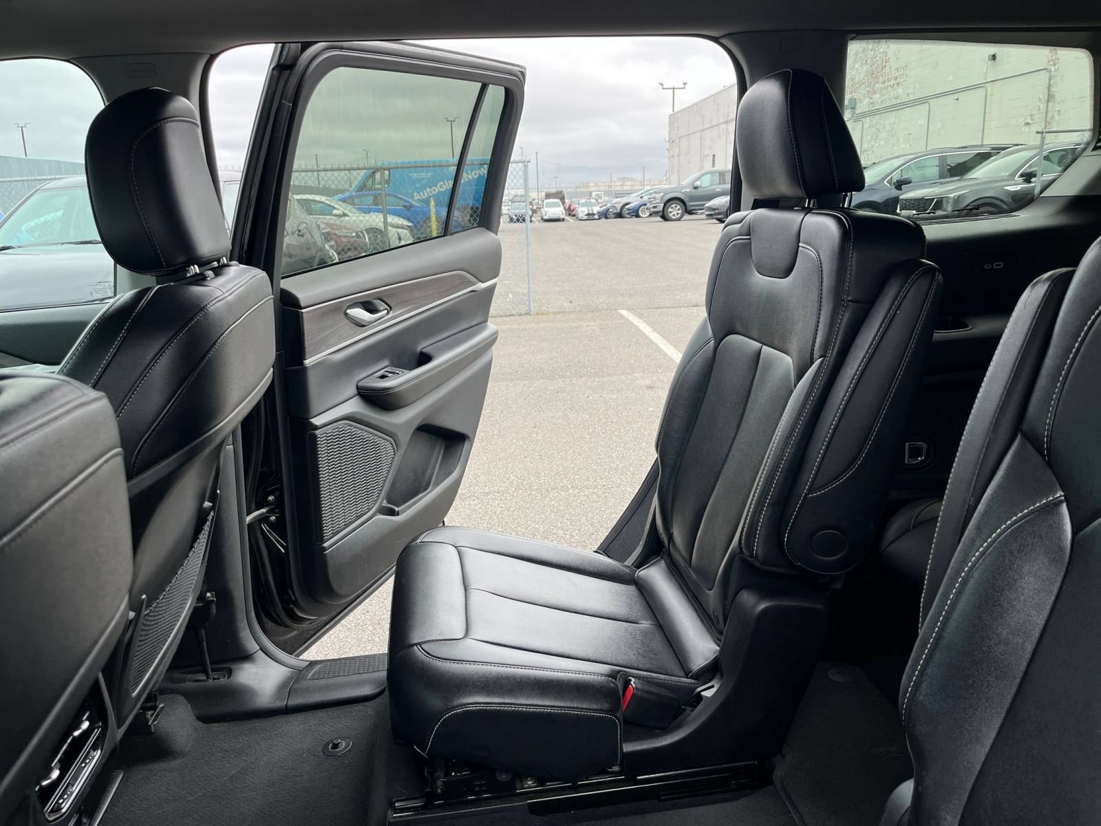 Used 2023 Jeep Grand Cherokee L Limited AWD/4WD image 42