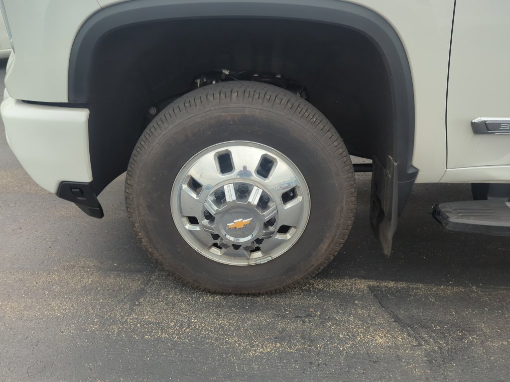 Used 2025 Chevrolet Silverado 3500 High Country w/ High Country Premium Package AWD/4WD image 16