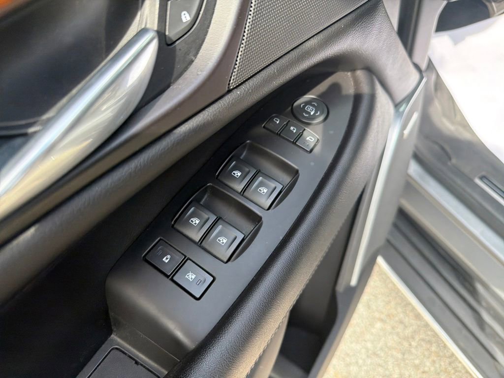 Used 2020 Cadillac Escalade Luxury w/ Escalade Sport Edition image 20