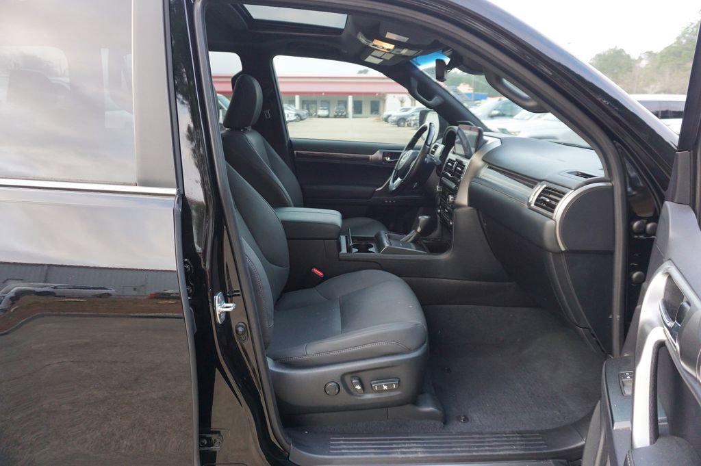 Used 2023 Lexus GX 460 Premium w/ Premium Package image 18