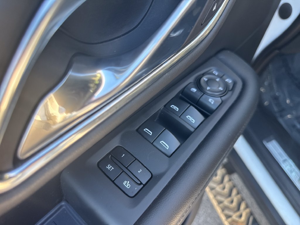 Used 2021 Chevrolet Tahoe Z71 w/ Z71 Signature Package AWD/4WD image 11