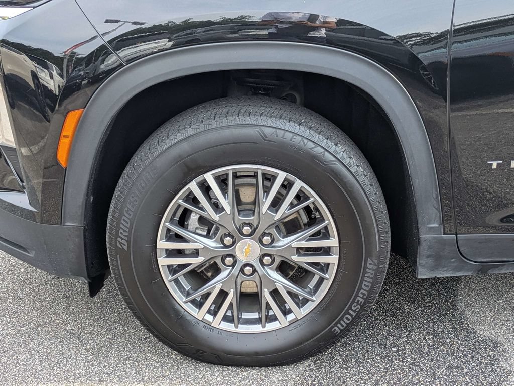 Used 2025 Chevrolet Traverse LT AWD/4WD image 12