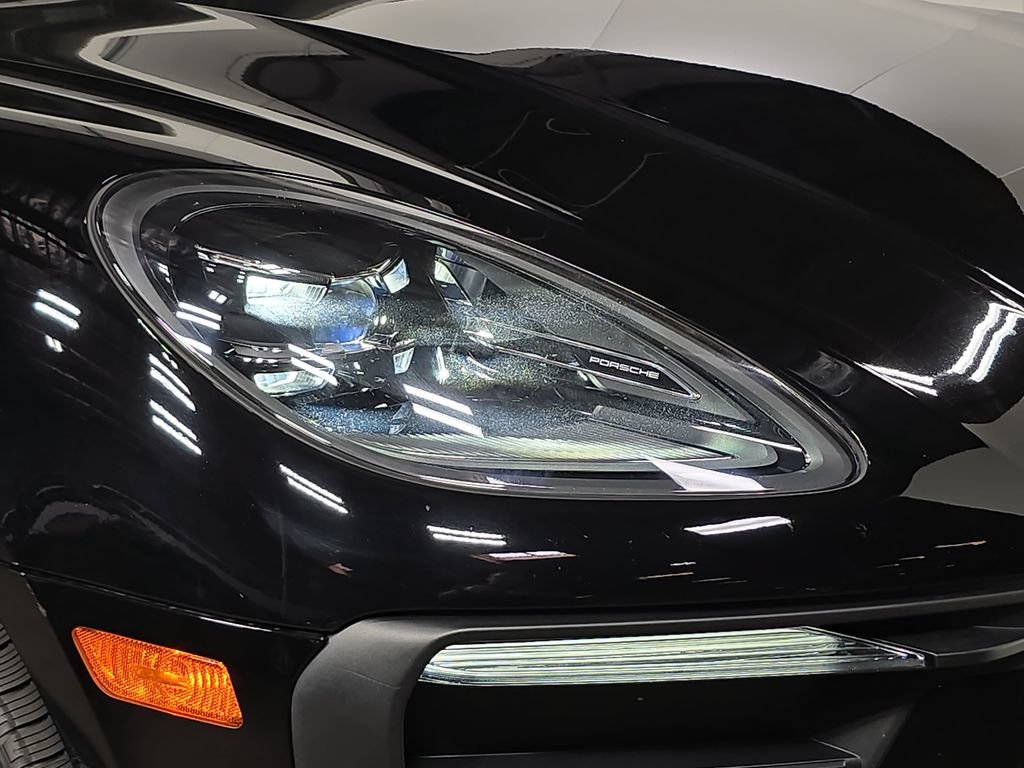 Certified 2023 Porsche Macan AWD/4WD image 12
