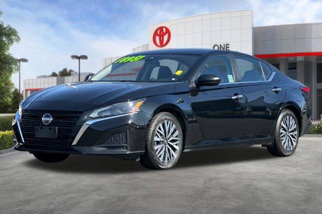 Used 2024 Nissan Altima 2.5 SV FWD image 9