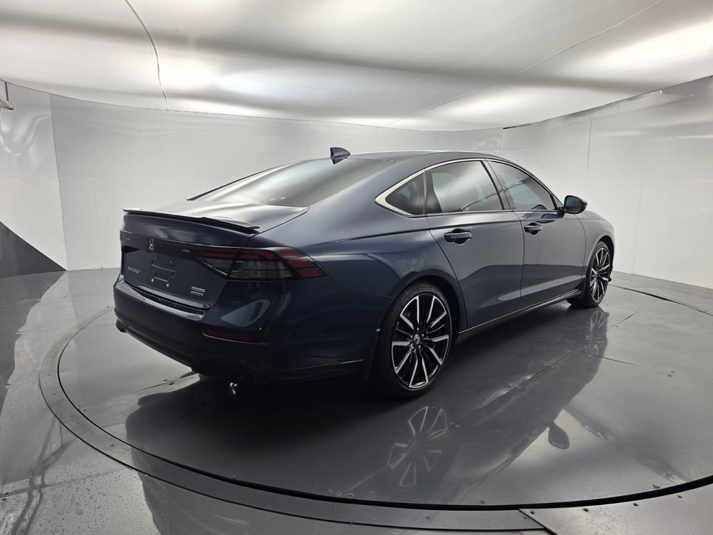 Used 2025 Honda Accord Touring image 4