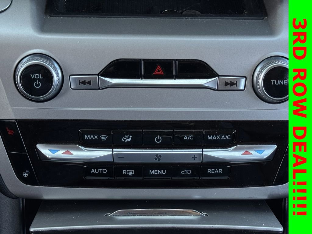 Used 2022 Ford Explorer XLT w/ Equipment Group 202A image 18