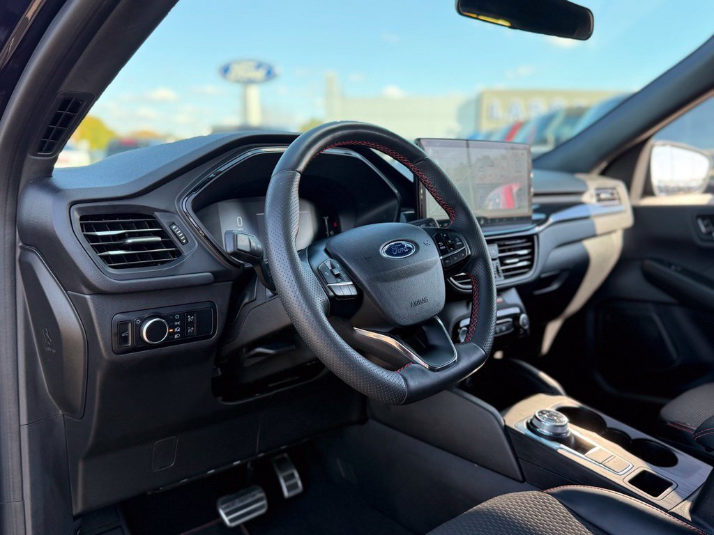 Used 2023 Ford Escape ST-Line w/ Tech Pack #1 AWD/4WD image 12