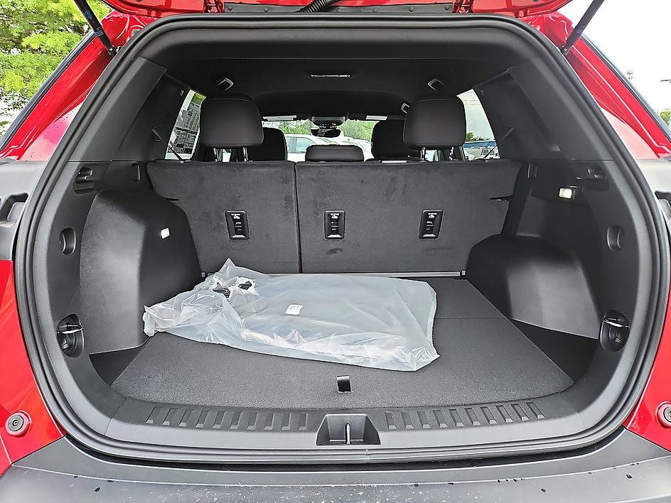 New 2026 Chevrolet Equinox LT w/ Safety and Technology Package FWD image 11