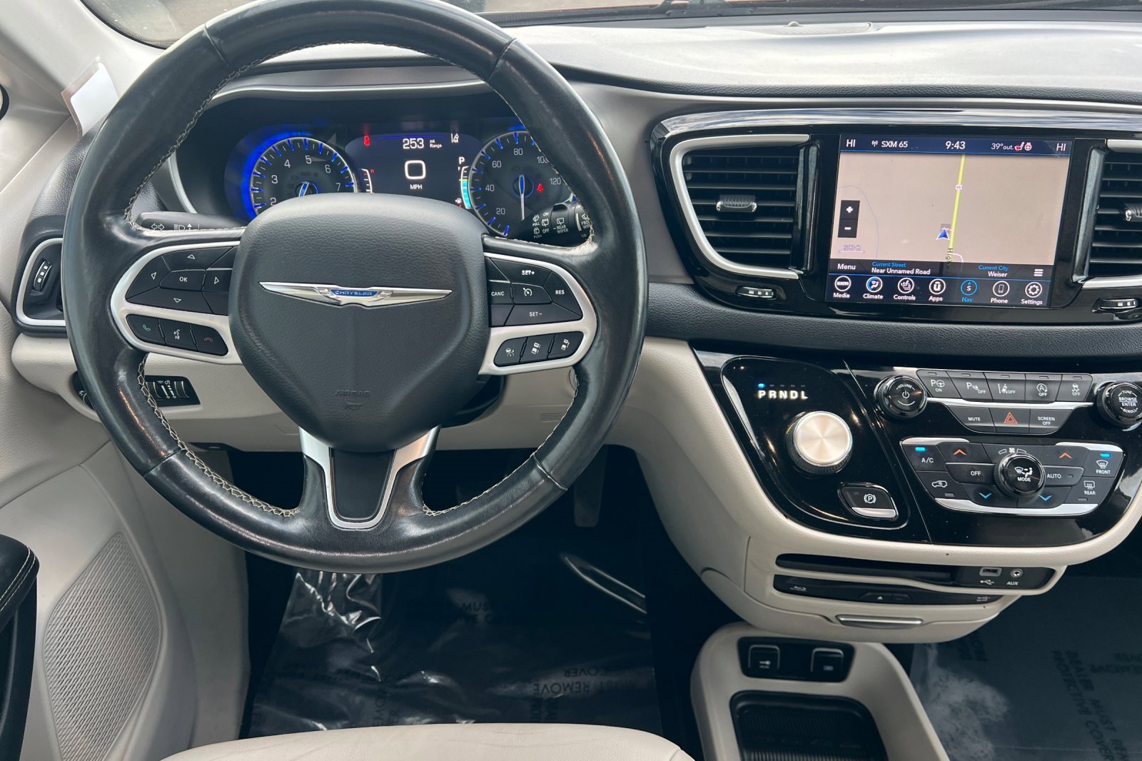 Used 2020 Chrysler Pacifica Touring-L Plus w/ Tire & Wheel Group image 14