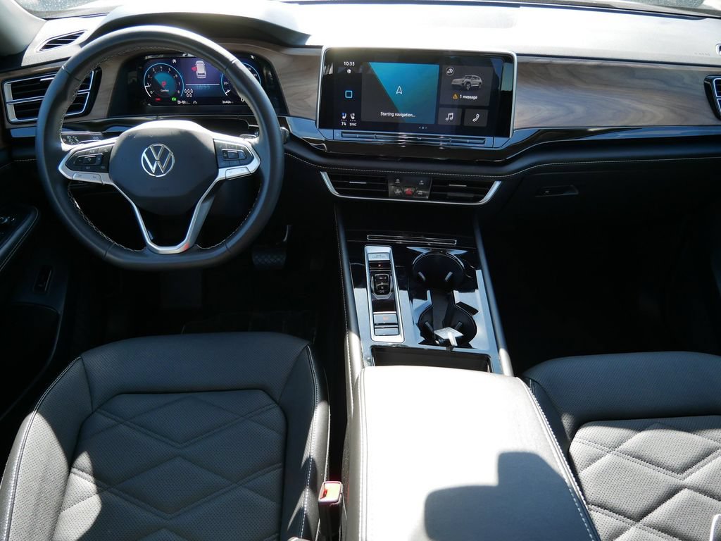 Used 2025 Volkswagen Atlas SE AWD/4WD image 18
