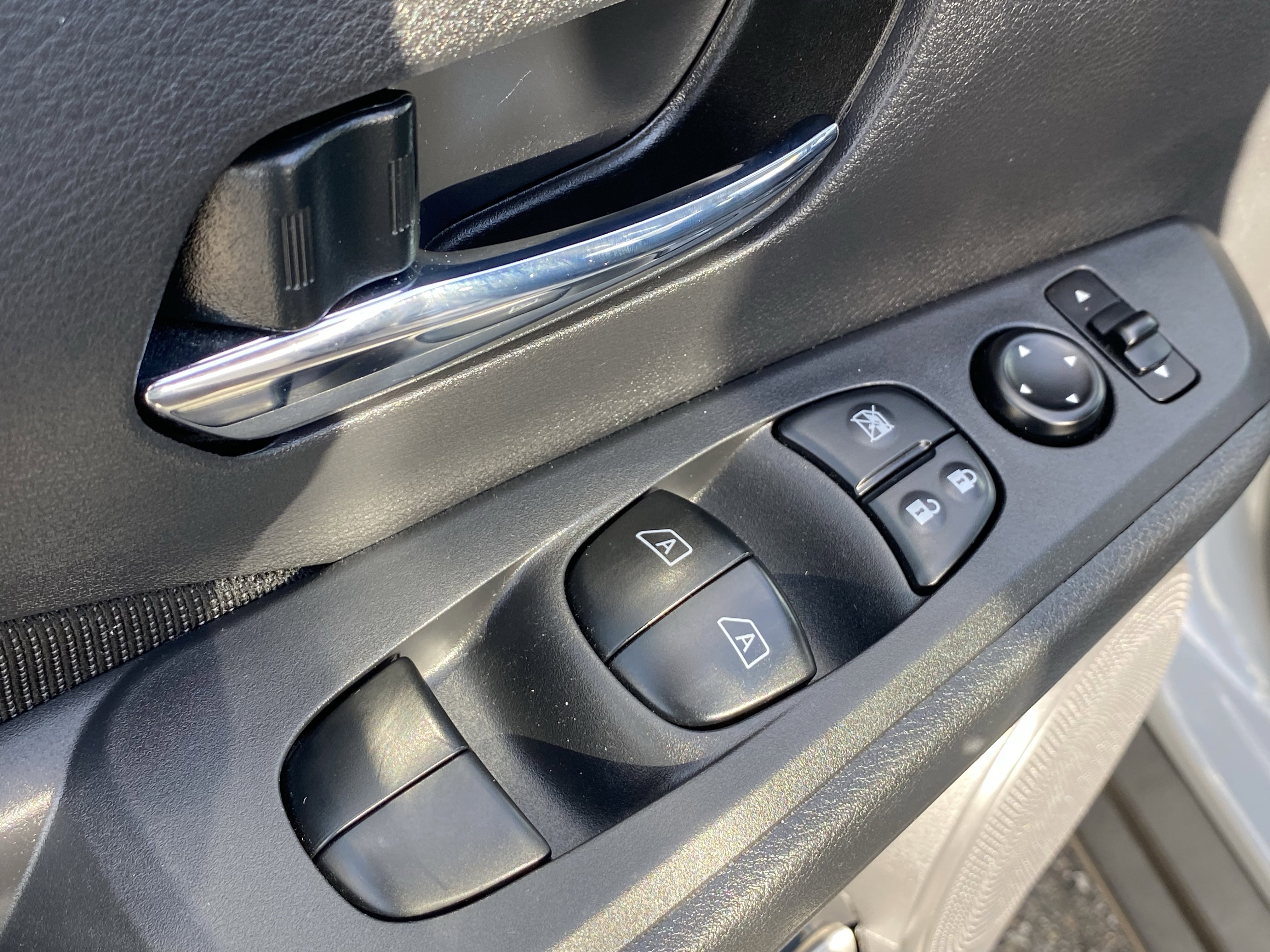 Certified 2024 Nissan Kicks SV FWD image 18