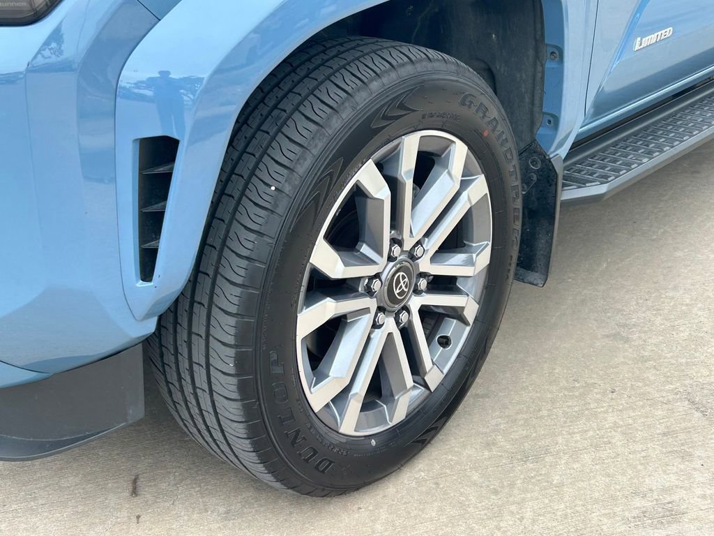 Used 2025 Toyota 4Runner Limited AWD/4WD image 9