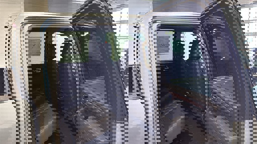 New 2026 GMC Sierra 3500 SLT w/ SLT Premium Package image 14