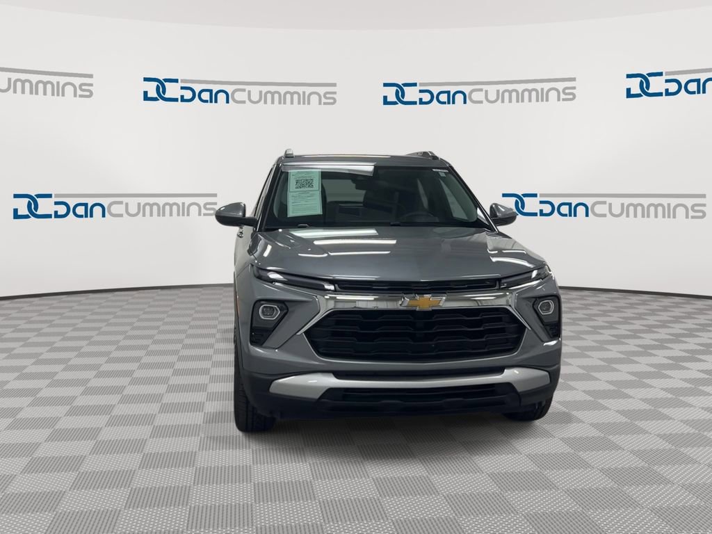Used 2025 Chevrolet TrailBlazer LT AWD/4WD image 3