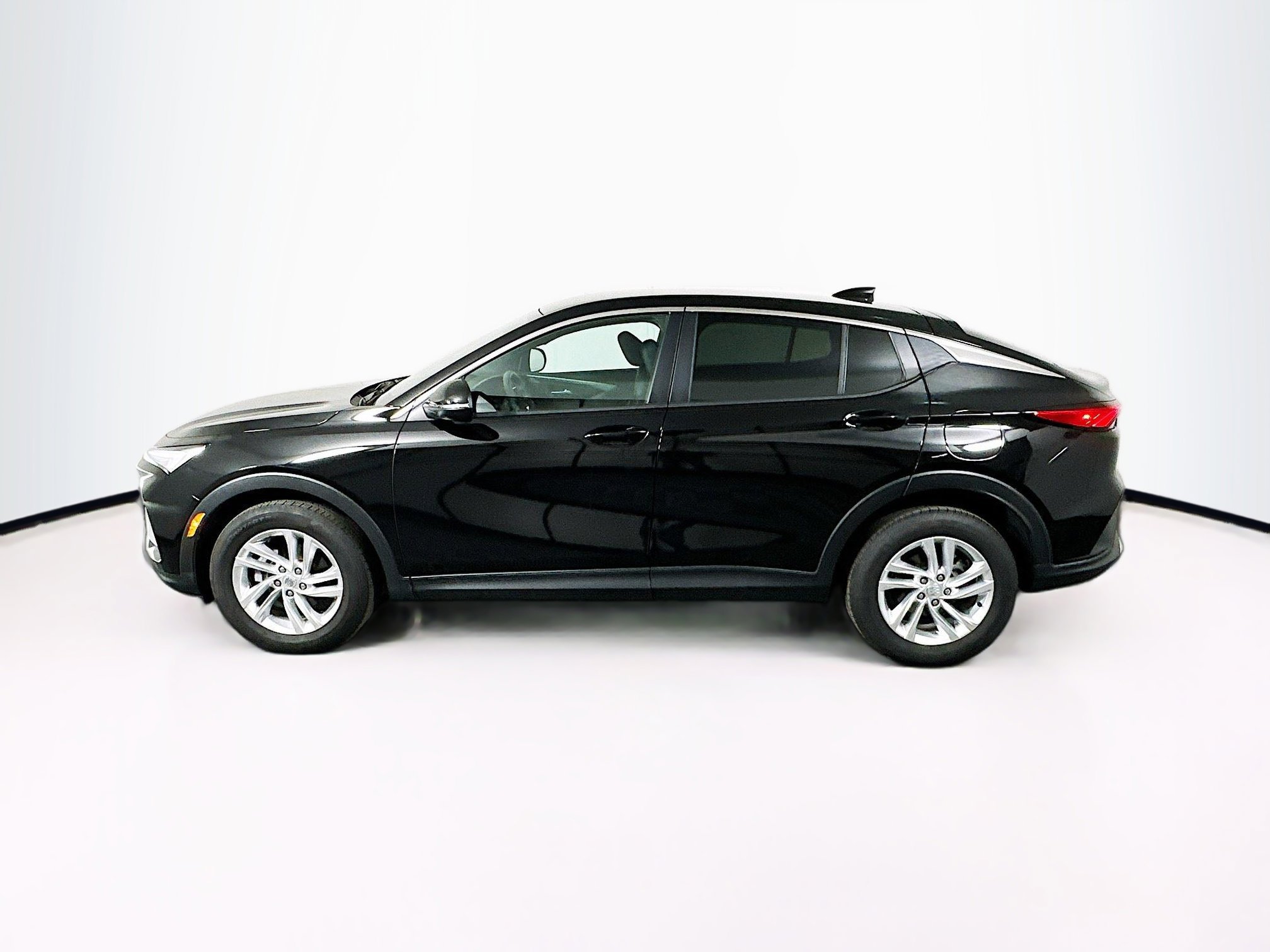 Used 2025 Buick Envista Preferred image 4