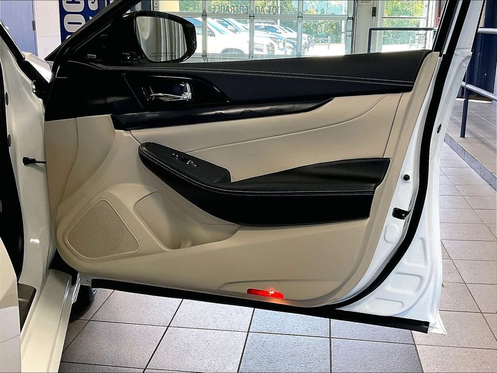 Certified 2023 Nissan Maxima Platinum w/ Sport Mat Group FWD image 12