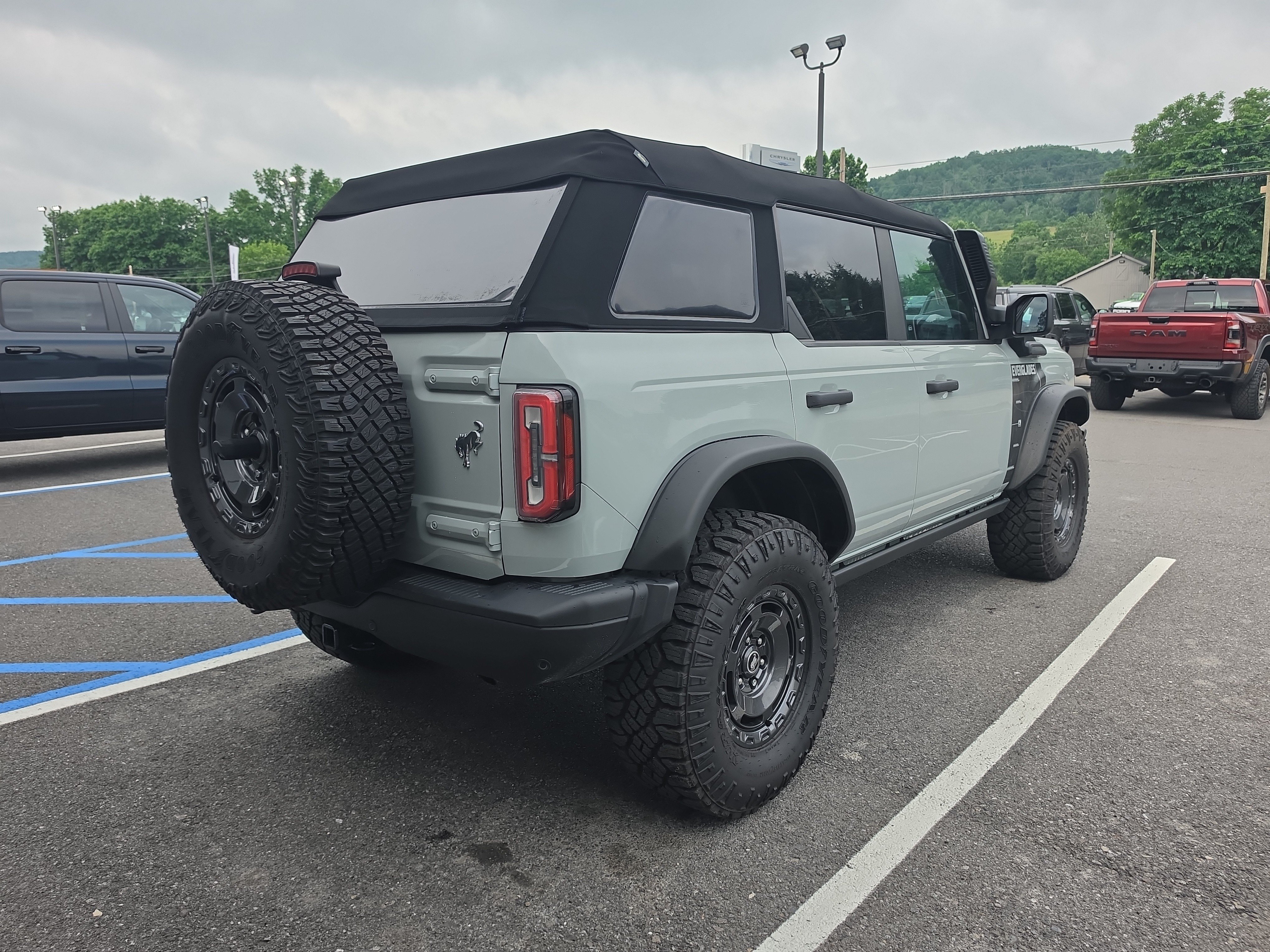Used 2023 Ford Bronco Everglades AWD/4WD video 3