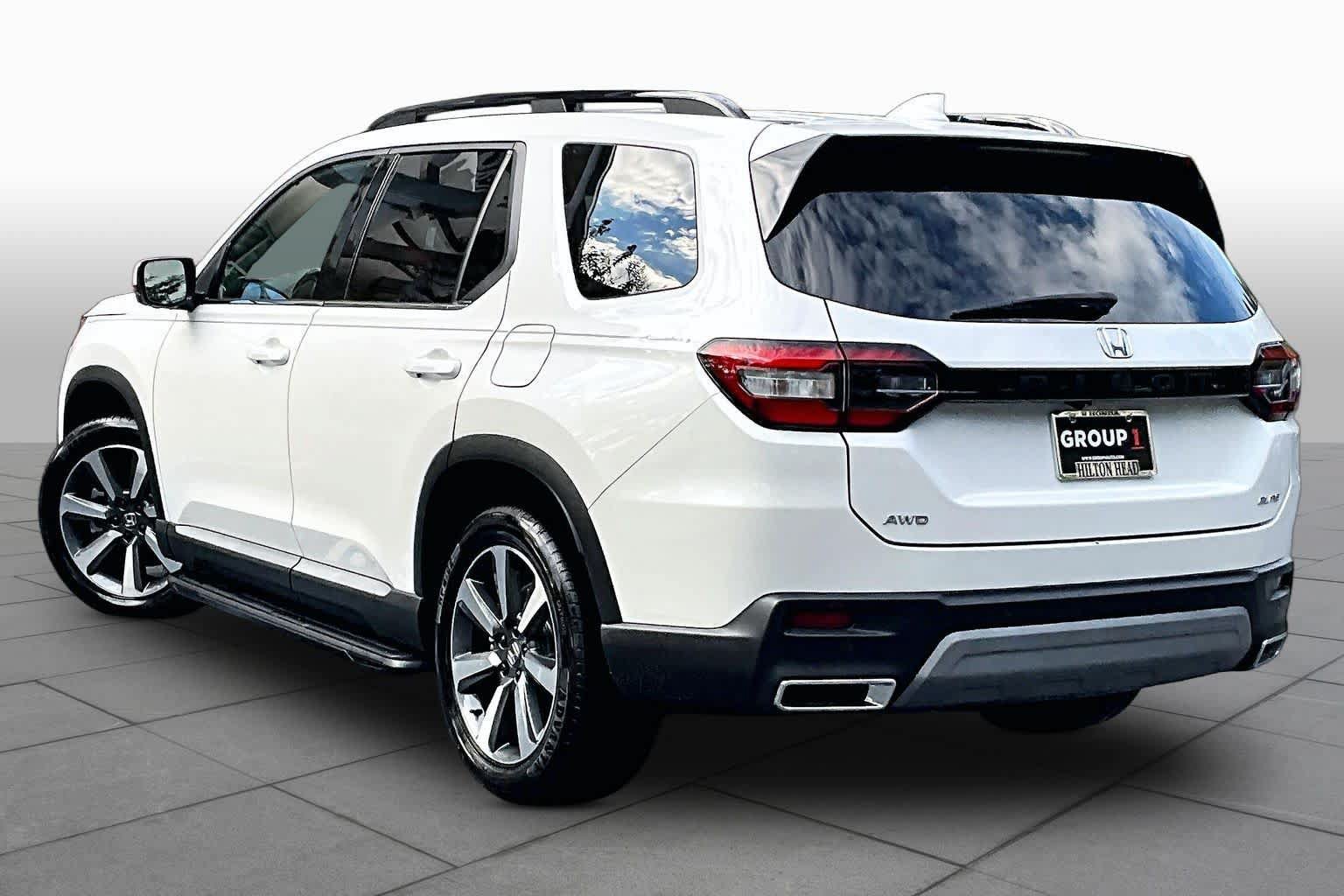 Used 2025 Honda Pilot Elite image 12