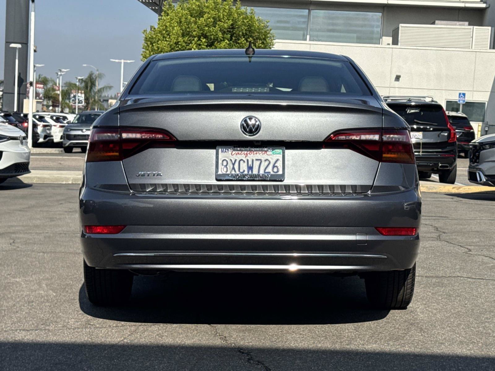Used 2019 Volkswagen Jetta SEL w/ Cold Weather Package FWD image 4