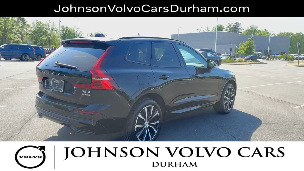 Used 2023 Volvo XC60 B5 Plus image 8