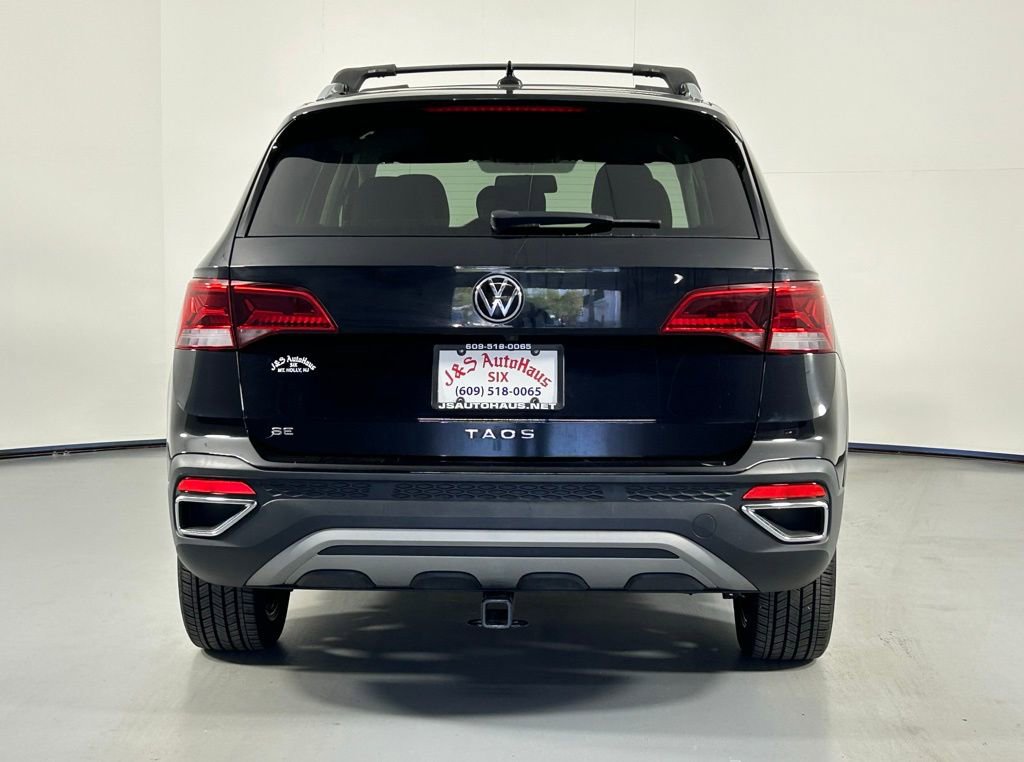 Used 2022 Volkswagen Taos SE w/ Panoramic Sunroof Package FWD image 6